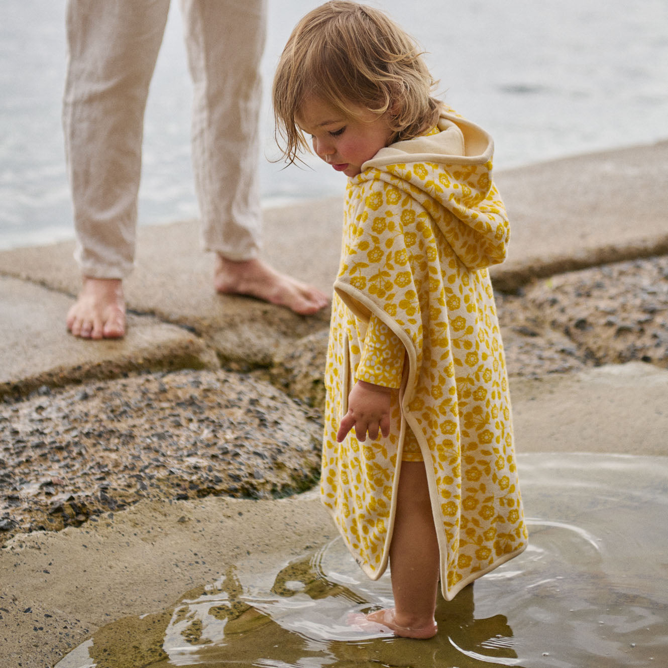PONCHO TOWEL | Kitchen Garden Freesia Print-Web-hover