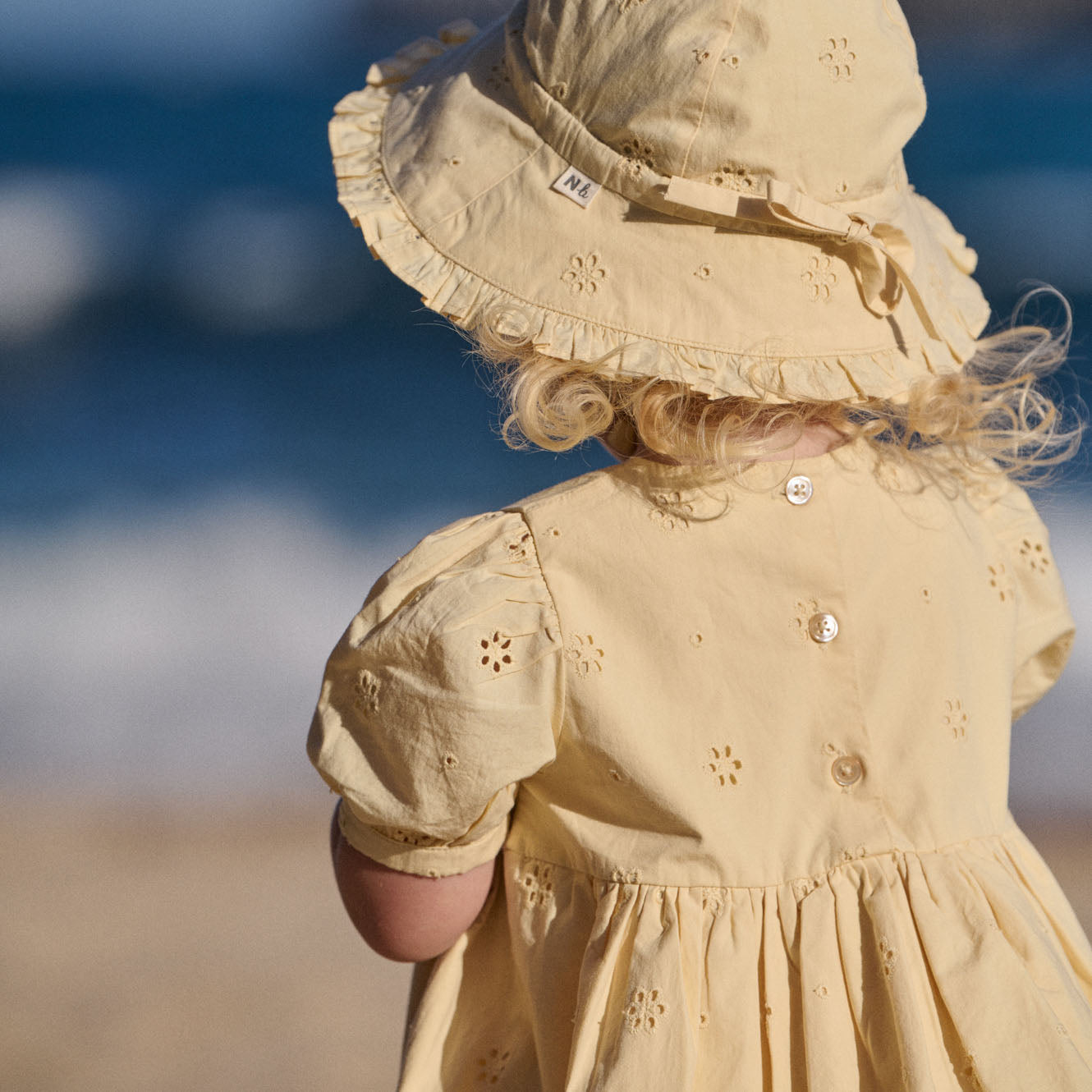 ANNABELLE SUNHAT | Buttercup-Web-hover