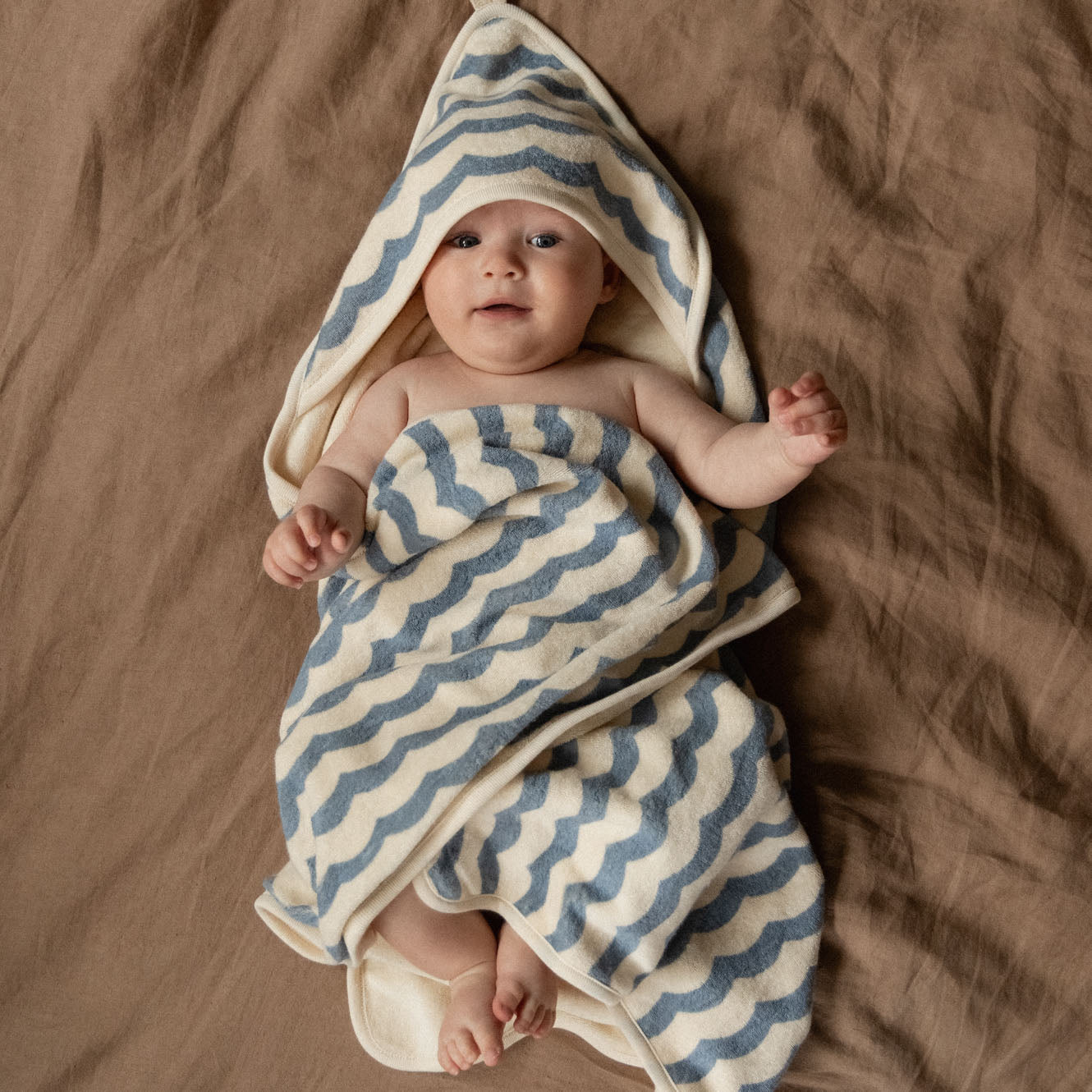 HOODED TOWEL | Waves Print-Web-hover