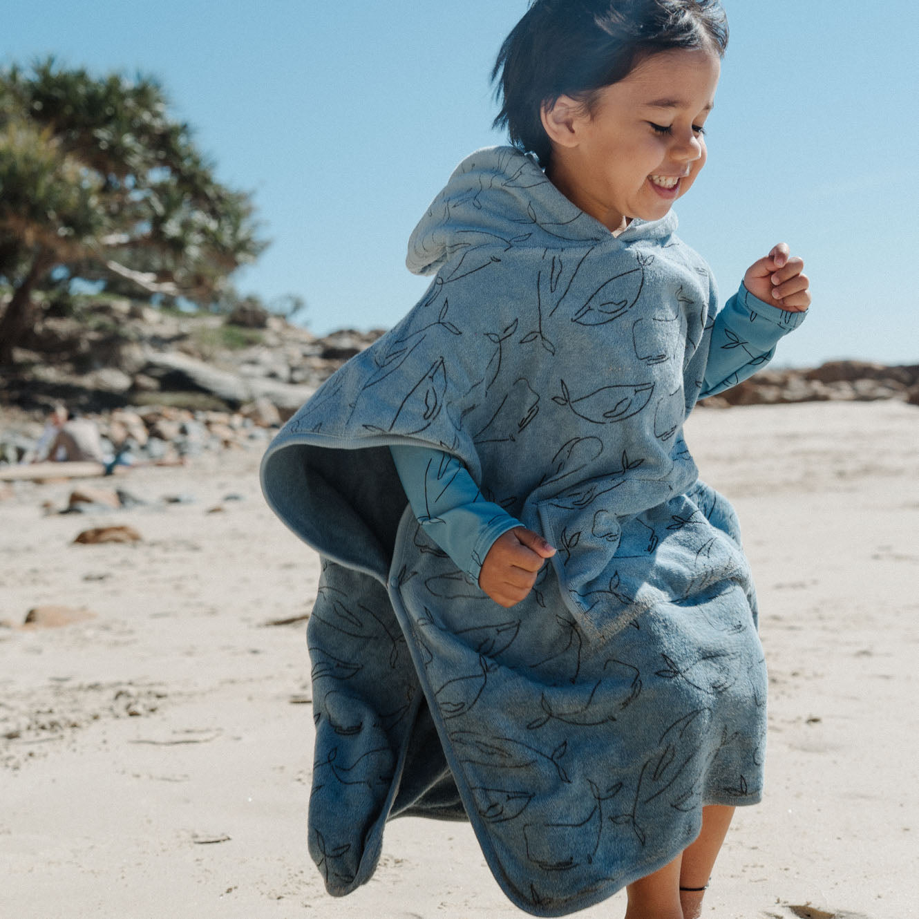 ORG COTTON PONCHO TOWEL | Blue Whale Print-Extra Img - 2