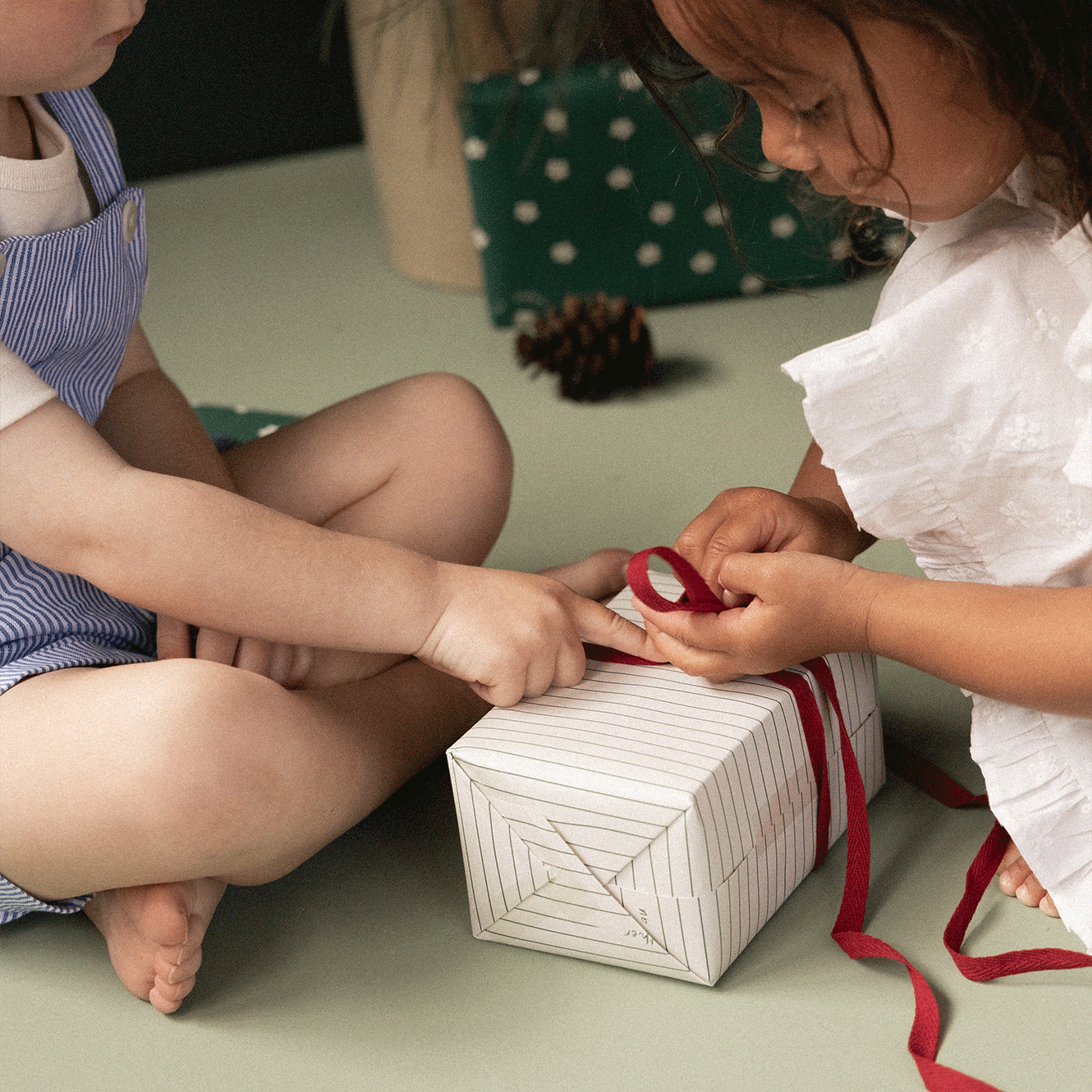 SEASONAL XMAS WRAP + TAG | Gather Together Lines-Web-front