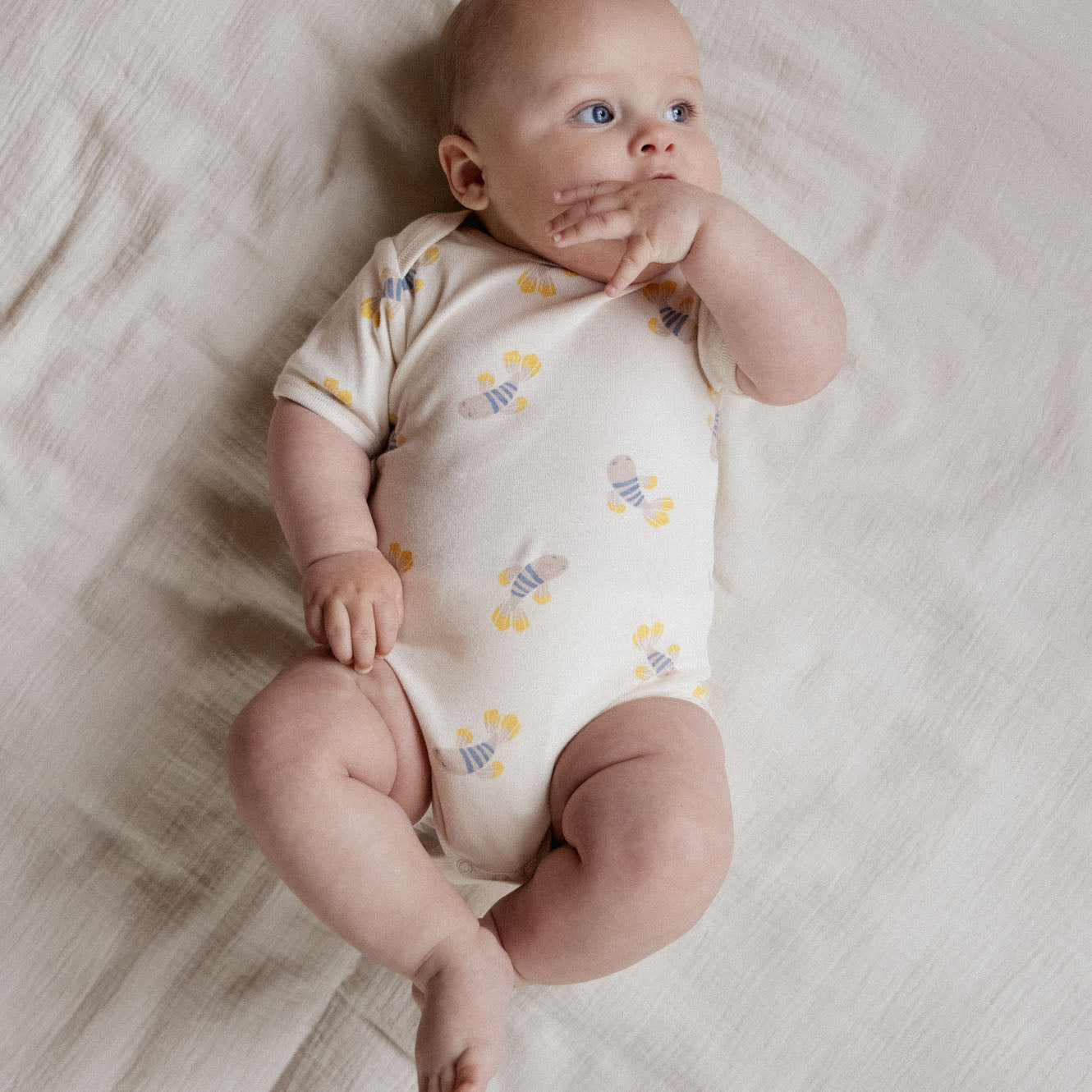 SHORT SLEEVE BODYSUIT | Fish Fable Print-Web-hover